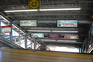 富士市（JR富士駅 階段）